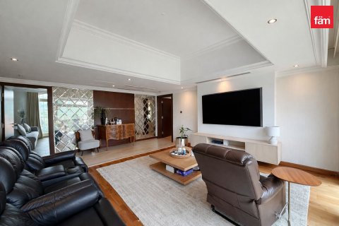 Villa in Jumeirah Islands, Dubai 4 bedrooms, 988.2 sq.m. № 143814 - photo 9