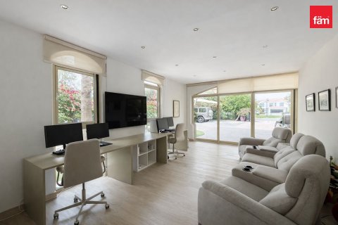Villa in Jumeirah Islands, Dubai 4 bedrooms, 988.2 sq.m. № 143814 - photo 6