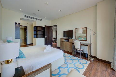 Apartment in Palm Jumeirah, Dubai 2 bedrooms, 165 sq.m. № 143542 - photo 12