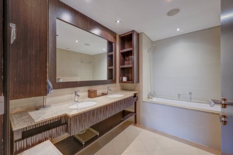 Apartment in Palm Jumeirah, Dubai 2 bedrooms, 165 sq.m. № 143542 - photo 13