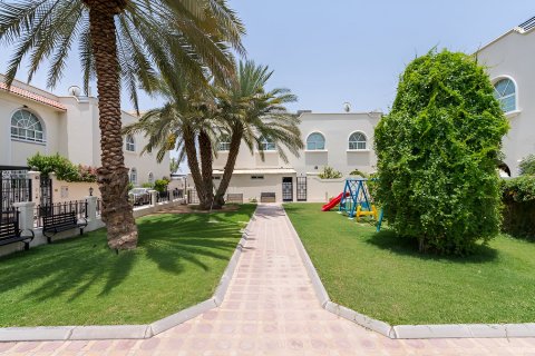 Villa en Al Rashidiya, Dubai, 3 dormitorios, 275.27 m², № 145731 - foto 11