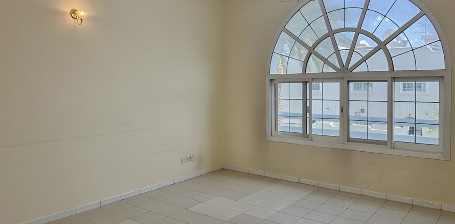 Villa à Al Rashidiya, Dubai, 3 chambres, 275.27 m², № 145731