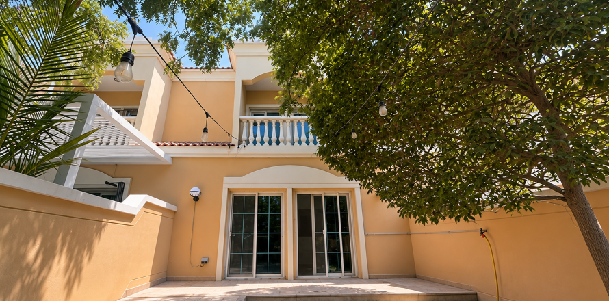 Townhouse in Jumeirah Village Triangle, Dubai 2 bedrooms, 180.05 sq.m. № 145717