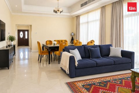 Villa in Dubai 5 bedrooms, 561 sq.m. № 143464