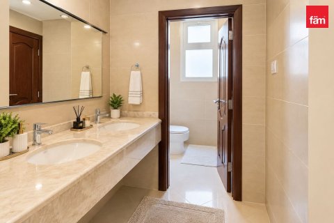 Villa in Dubai 5 bedrooms, 561 sq.m. № 143464 - photo 8
