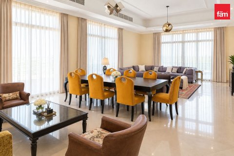 Villa in Dubai 5 bedrooms, 561 sq.m. № 143464 - photo 2