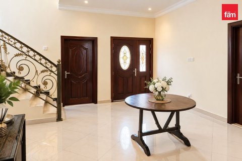 Villa in Dubai 5 bedrooms, 561 sq.m. № 143464 - photo 4
