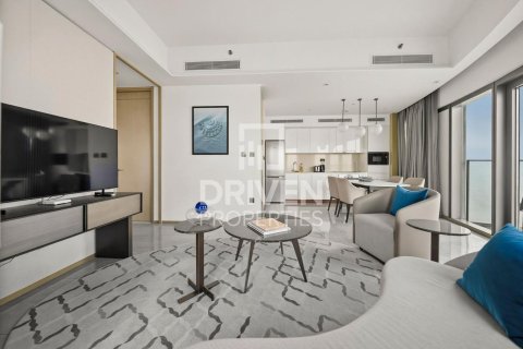 Снять в аренду квартиру в Address Harbour Point, Dubai Creek Harbour (The Lagoons), Дубай: 2 спальни, 102.01м², № 145356 - фото 2