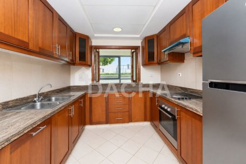 Apartamento en Golf Towers, The Views, Dubai, 2 dormitorios, 234 m², № 143503 - foto 7