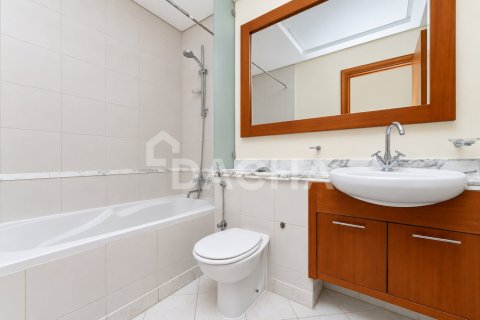 Apartamento en Golf Towers, The Views, Dubai, 2 dormitorios, 234 m², № 143503 - foto 10