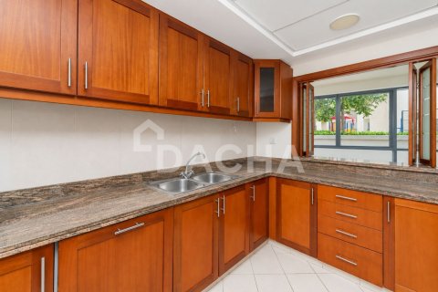 Apartamento en Golf Towers, The Views, Dubai, 2 dormitorios, 234 m², № 143503 - foto 8