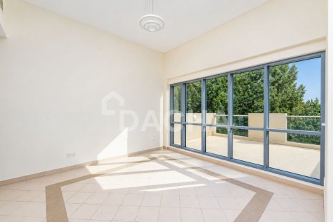 Appartement à Golf Towers, The Views, Dubai, 2 chambres, 234 m², № 143503