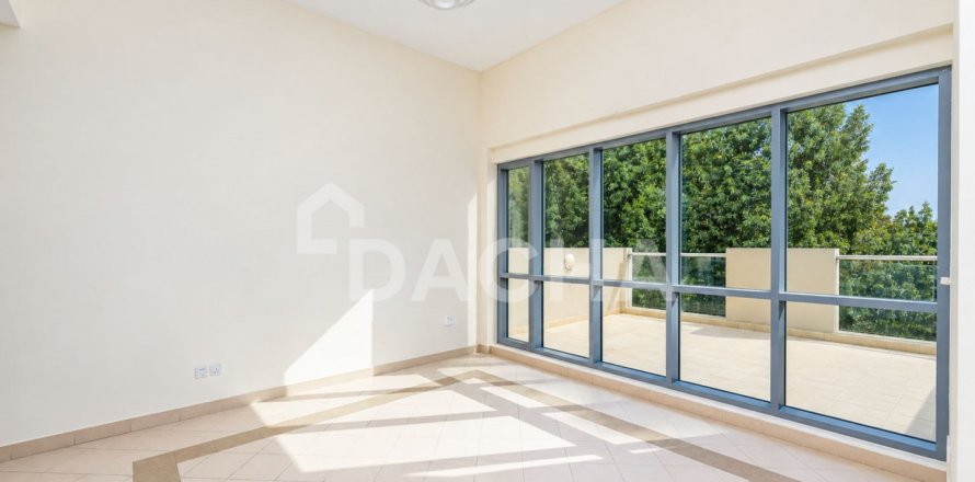 Apartamento en Golf Towers, The Views, Dubai, 2 dormitorios, 234 m², № 143503
