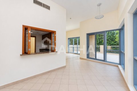 Apartamento en Golf Towers, The Views, Dubai, 2 dormitorios, 234 m², № 143503 - foto 6