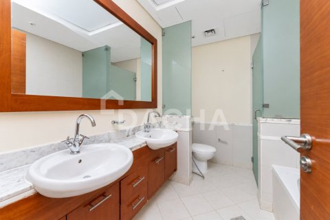 Apartamento en Golf Towers, The Views, Dubai, 2 dormitorios, 234 m², № 143503 - foto 17