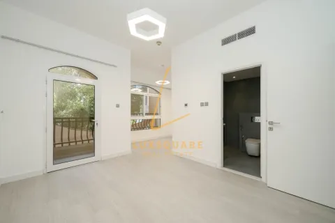 Villa à Jumeirah Village Circle, Dubai, 3 chambres, 142 m², № 143756 - photo 11