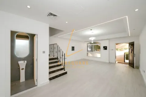 Villa à Jumeirah Village Circle, Dubai, 3 chambres, 142 m², № 143756 - photo 7