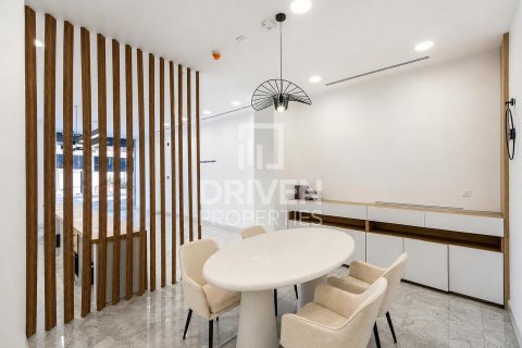 Снять в аренду магазин в Аль-Сатве, Дубай: 64.38м², № 145657 - фото 2