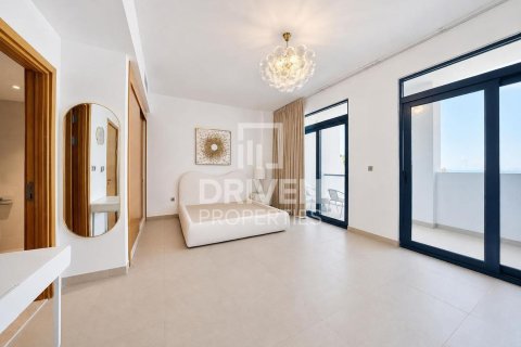 Villa en Palma Residences, Palm Jumeirah, Dubai, 5 dormitorios, 478.45 m², № 144448 - foto 18