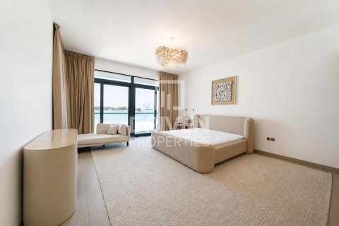 Villa en Palma Residences, Palm Jumeirah, Dubai, 5 dormitorios, 478.45 m², № 144448 - foto 16