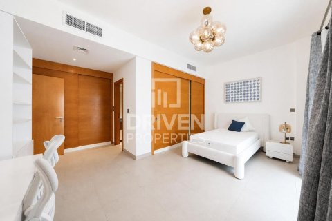 Villa en Palma Residences, Palm Jumeirah, Dubai, 5 dormitorios, 478.45 m², № 144448 - foto 14