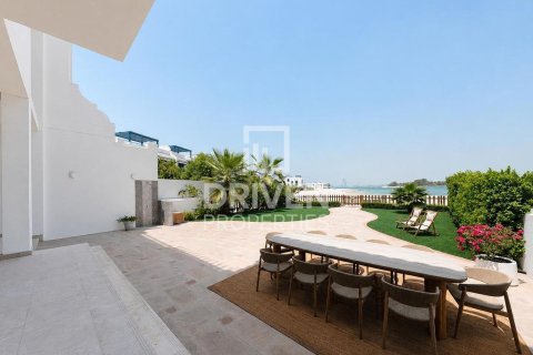 Villa en Palma Residences, Palm Jumeirah, Dubai, 5 dormitorios, 478.45 m², № 144448 - foto 3