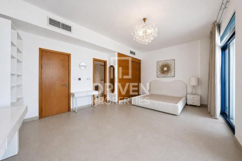 Villa en Palma Residences, Palm Jumeirah, Dubai, 5 dormitorios, 478.45 m², № 144448 - foto 19