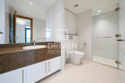 Villa en Palma Residences, Palm Jumeirah, Dubai, 5 dormitorios, 478.45 m², № 144448 - foto 23