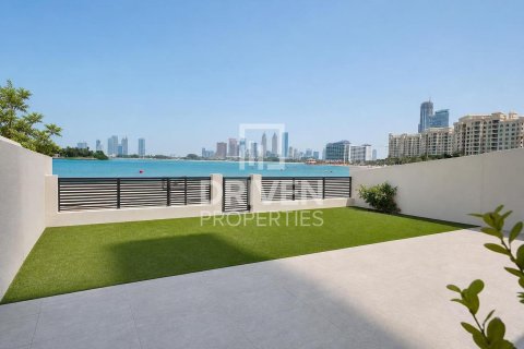 Villa en Palma Residences, Palm Jumeirah, Dubai, 5 dormitorios, 478.45 m², № 144448 - foto 27