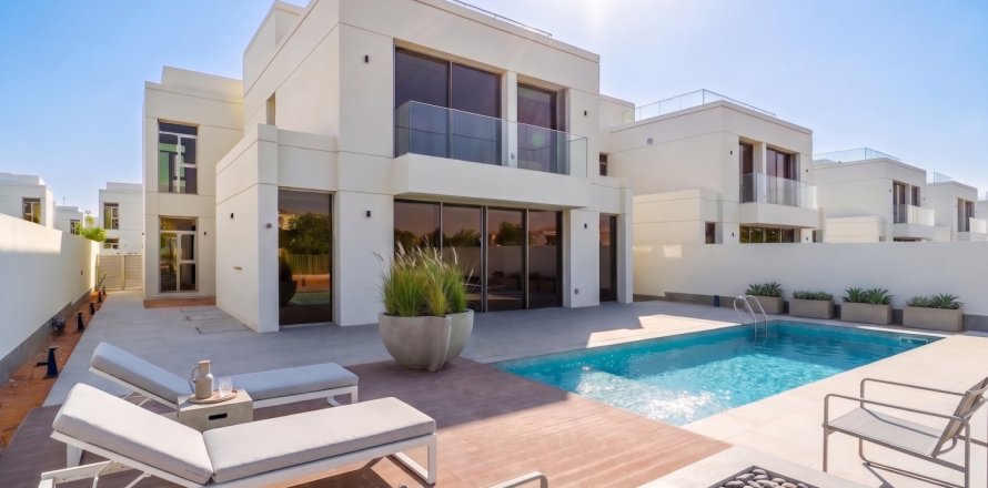Villa en Jumeirah Islands, Dubai, 5 dormitorios, 548 m², № 143644
