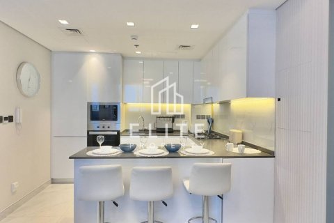 Снять в аренду квартиру в Дубай Студио-Сити, Дубай: 2 спальни, 111м², № 145915 - фото 2