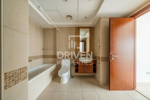 Apartment in The Fairways, The Views, Dubai 1 bedroom, 72.28 sq.m. № 145082 - photo 8