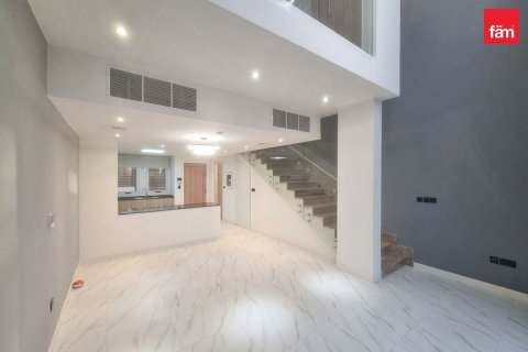 Townhouse in Dubai 2 bedrooms, 98.5 sq.m. № 145933