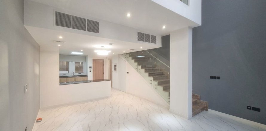 Townhouse in Dubai 2 bedrooms, 98.5 sq.m. № 145933