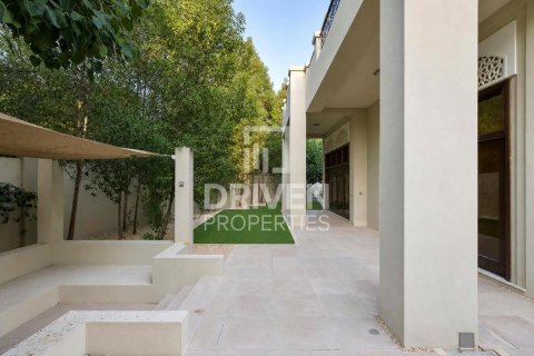 Villa en Jasmine Leaf, Al Barari, Dubai, 6 dormitorios, 1017.57 m², № 144741 - foto 20