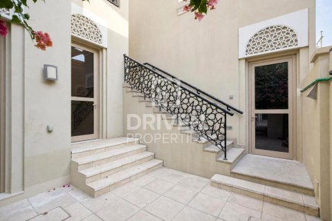 Villa en Jasmine Leaf, Al Barari, Dubai, 6 dormitorios, 1017.57 m², № 144741 - foto 22