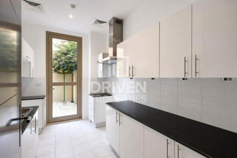 Villa en Jasmine Leaf, Al Barari, Dubai, 6 dormitorios, 1017.57 m², № 144741 - foto 12