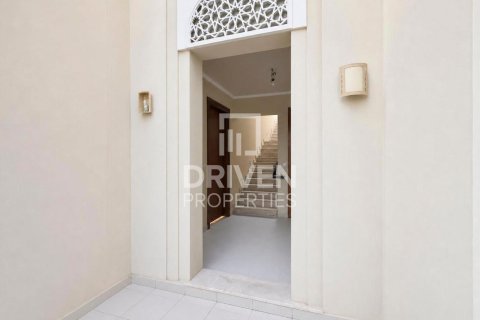 Villa en Jasmine Leaf, Al Barari, Dubai, 6 dormitorios, 1017.57 m², № 144741 - foto 24