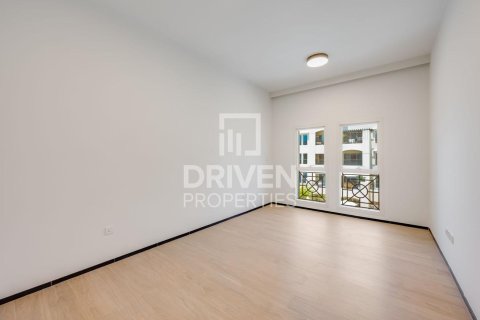 Снять в аренду квартиру в Umm Suqeim 3, Умм-Сукейм, Дубай: 2 спальни, 124.95м², № 145556 - фото 15