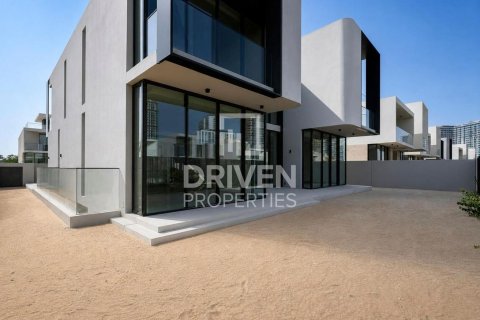 Villa in Dubai Hills Estate, Dubai 5 bedrooms, 649.02 sq.m. № 145043 - photo 25