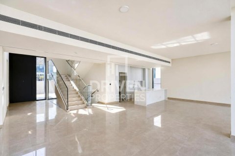 Villa in Dubai Hills Estate, Dubai 5 bedrooms, 649.02 sq.m. № 145043 - photo 3
