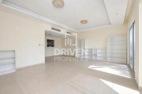 Townhouse in International City, Dubai 3 bedrooms, 154.03 sq.m. № 145625 - photo 5