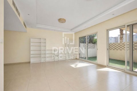 Townhouse in International City, Dubai 3 bedrooms, 154.03 sq.m. № 145625 - photo 4