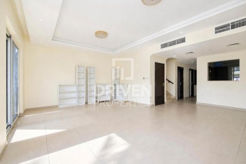 Townhouse in International City, Dubai 3 bedrooms, 154.03 sq.m. № 145625 - photo 6