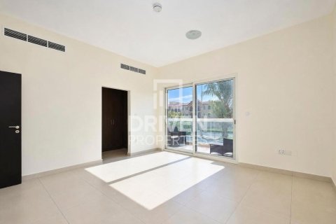 Townhouse in International City, Dubai 3 bedrooms, 154.03 sq.m. № 145625 - photo 10