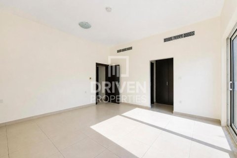 Townhouse in International City, Dubai 3 bedrooms, 154.03 sq.m. № 145625 - photo 11