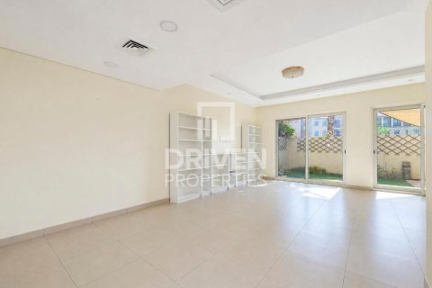 Townhouse in International City, Dubai 3 bedrooms, 154.03 sq.m. № 145625 - photo 3