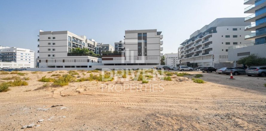 Land in Al Warsan, Dubai 2420.87 sq.m. № 145003