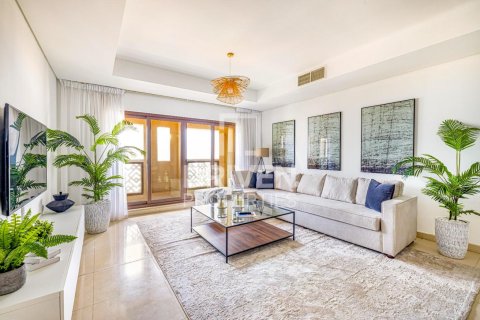 Apartment in The Crescent, Palm Jumeirah, Dubai 2 bedrooms, 181.72 sq.m. № 144446 - photo 2
