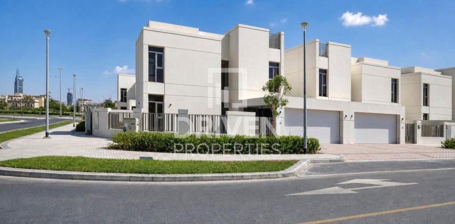 Villa in Jumeirah Park, Dubai 5 bedrooms, 547.57 sq.m. № 145235
